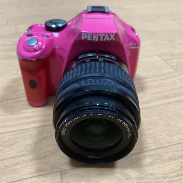 PENTAX(ペンタックス)のPENTAX k-x ピンク スマホ/家電/カメラのカメラ(デジタル一眼)の商品写真