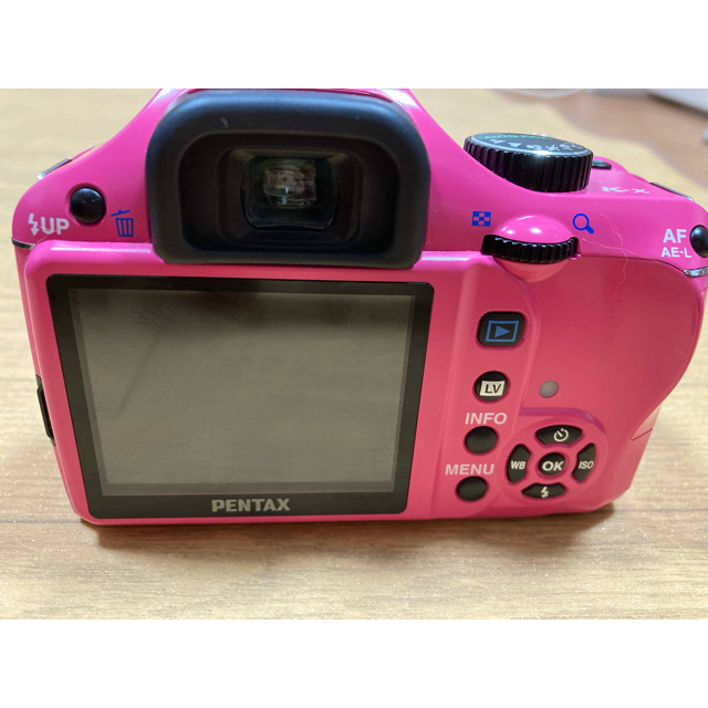 PENTAX(ペンタックス)のPENTAX k-x ピンク スマホ/家電/カメラのカメラ(デジタル一眼)の商品写真