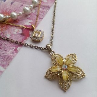 ✿３品【幸福を呼ぶ】幸せのイエローフラワーパールブレス　CZ ネックレスセット(ネックレス)