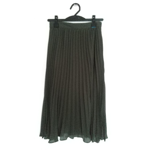 GU(ジーユー)のGU プリーツスカート カーキ色 レディースのスカート(ロングスカート)の商品写真