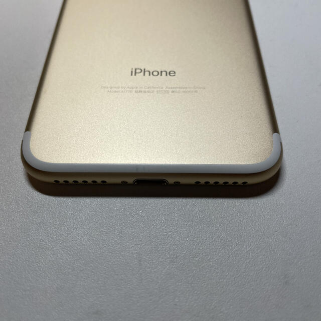 Apple(アップル)のiPhone 7 Gold 32 GB docomo スマホ/家電/カメラのスマートフォン/携帯電話(スマートフォン本体)の商品写真