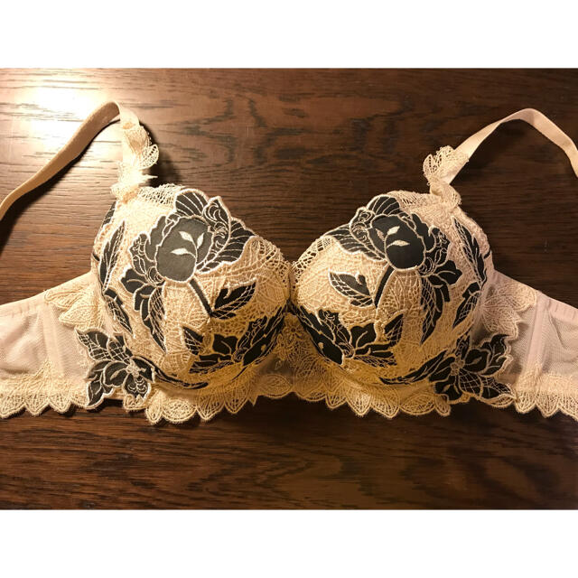 期間限定】 Trefle トレフル BBF438 F70 ブラジャー cetro.com.ar