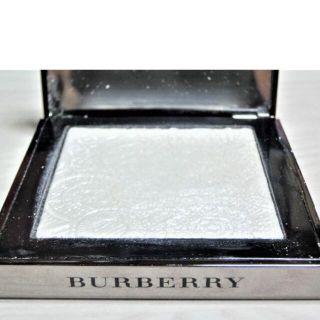 バーバリー(BURBERRY)のバーバリー フレッシュグロウハイライター 01 ホワイト 税込価格 8,140円(フェイスパウダー)