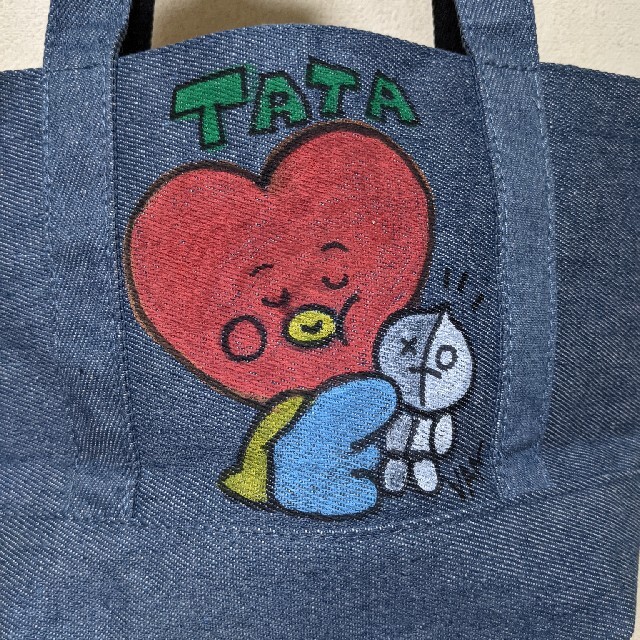 防弾少年団(BTS)(ボウダンショウネンダン)の♥にゃあにゃ様専用💜BTS TATA ペイントバッグ ランチバッグ💜テテ V レディースのバッグ(ハンドバッグ)の商品写真