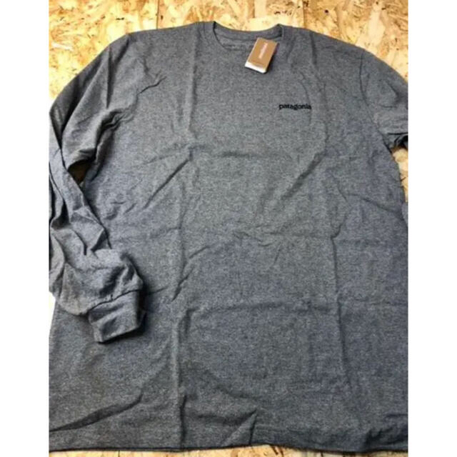 patagonia(パタゴニア)の【新品】パタゴニア　38435 ロングスリーブ Tシャツ グレー メンズのトップス(Tシャツ/カットソー(七分/長袖))の商品写真