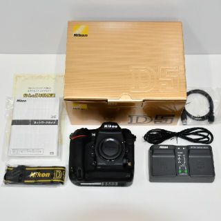 ニコン(Nikon)の期間限定値下げ【極美品】ニコン Nikon D5 ボディ XQD【撮影707枚】(デジタル一眼)