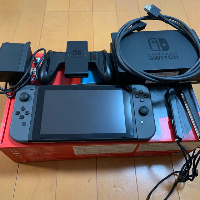 新型ニンテンドースイッチ　Nintendo Switch 本体　☆美品☆