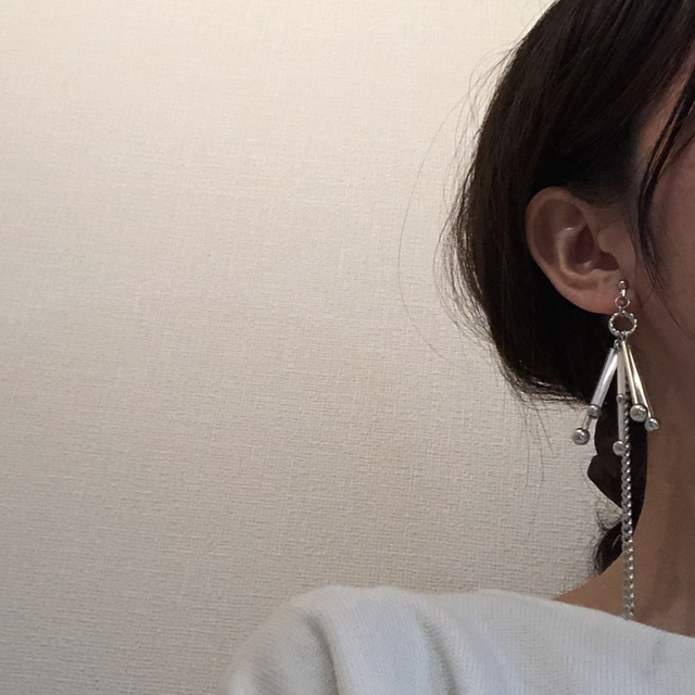 earring or pierce. 1