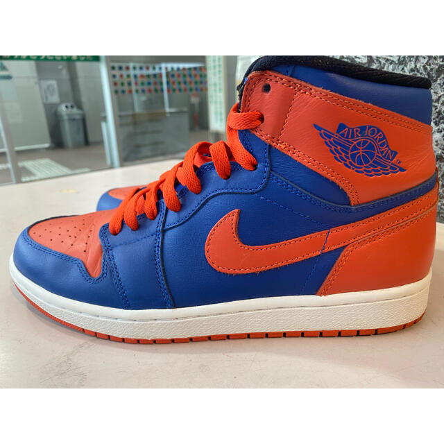 NIKE(ナイキ)のNIKE AIR JORDAN 1 RETRO HIGH OG KNICKS メンズの靴/シューズ(スニーカー)の商品写真