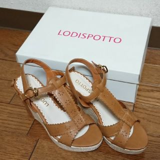 ロディスポット(LODISPOTTO)の★新品★ロディスポット★お花パンチングウェッジウッドサンダル★M★(サンダル)