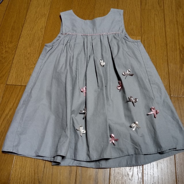 TOCCA(トッカ)のセール★TOCCA❤リボンワンピース90 グレー　美品 キッズ/ベビー/マタニティのキッズ服女の子用(90cm~)(ワンピース)の商品写真