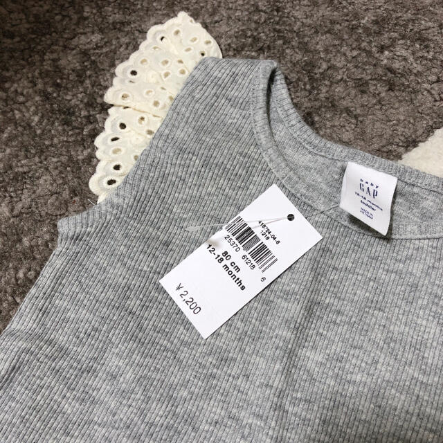 babyGAP(ベビーギャップ)のBabyGAP  ベビーギャップ 肩フリル Tシャツ 80♡ キッズ/ベビー/マタニティのベビー服(~85cm)(Ｔシャツ)の商品写真