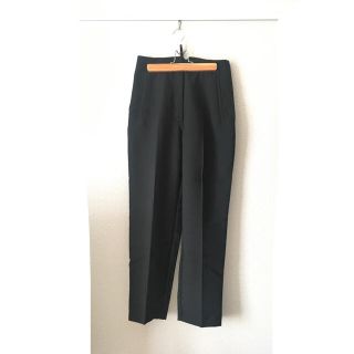 ザラ(ZARA)の【新品未使用】大人気　ZARA ハイウエストパンツ(クロップドパンツ)