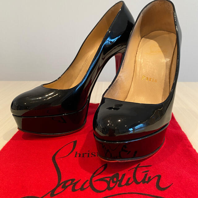 【Christian Louboutin】エナメル 黒パンプス　22.5cm