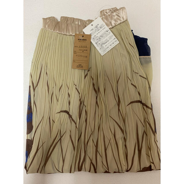 新品未使用　花柄スカート　Ｍサイズ レディースのスカート(ひざ丈スカート)の商品写真