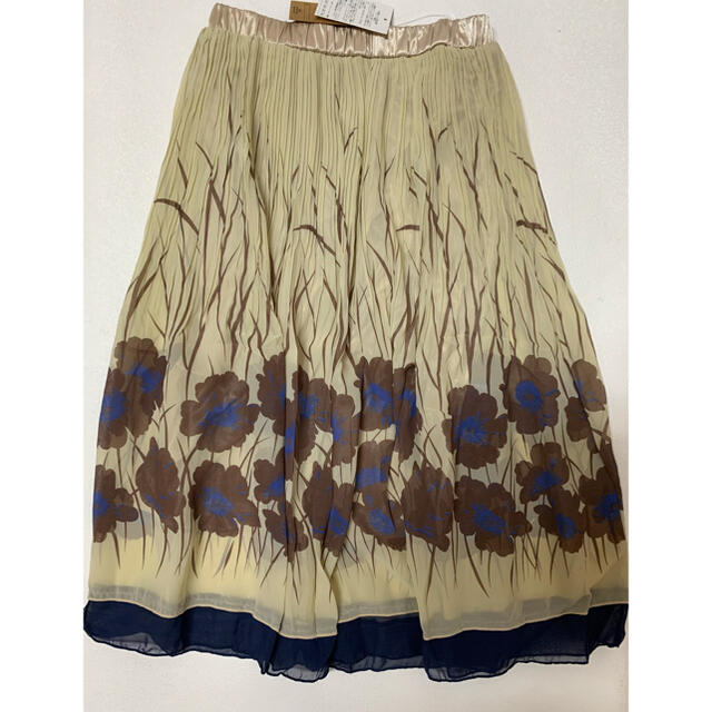 新品未使用　花柄スカート　Ｍサイズ レディースのスカート(ひざ丈スカート)の商品写真