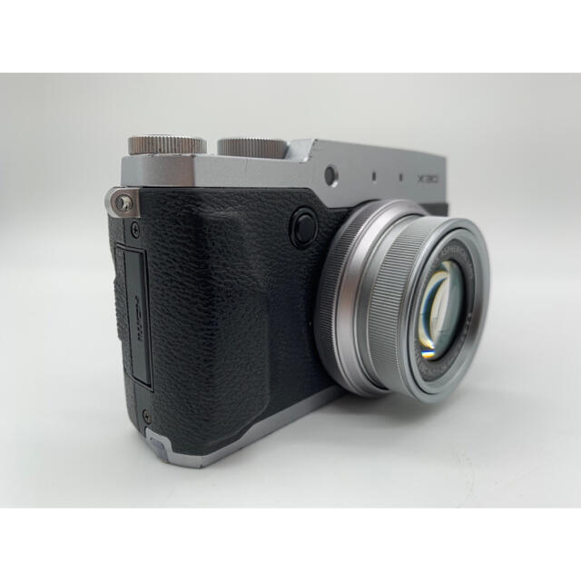 富士フイルム(フジフイルム)のFUJIFILM X30 FUJINON 7.1-28.4mm F2.0-2.8 スマホ/家電/カメラのカメラ(コンパクトデジタルカメラ)の商品写真