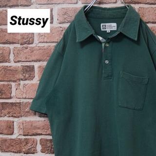 ステューシー(STUSSY)の《ステューシー》グリーン　ワンポイント刺繍ロゴ　M　ポロシャツ(ポロシャツ)