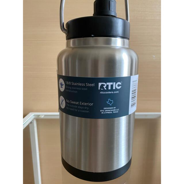 THERMOS(サーモス)のRTIC HALF GALLON JUG 1.9L アールティック　ハーフガロン スポーツ/アウトドアのアウトドア(食器)の商品写真