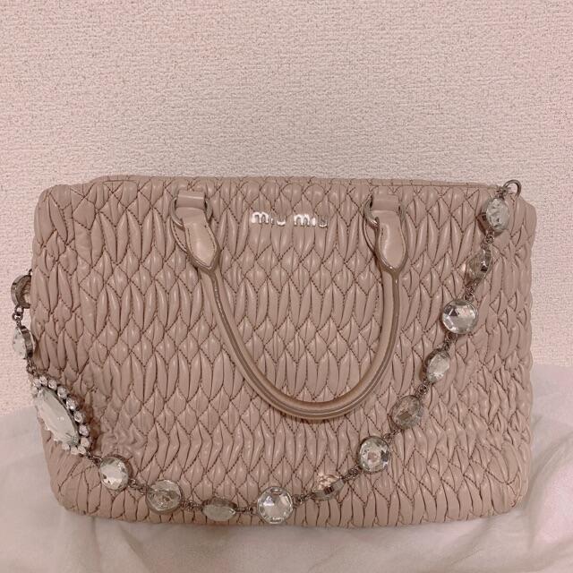 最低額 MIUMIU ナッパクリスタル ピンクベージュ　マトラッセ