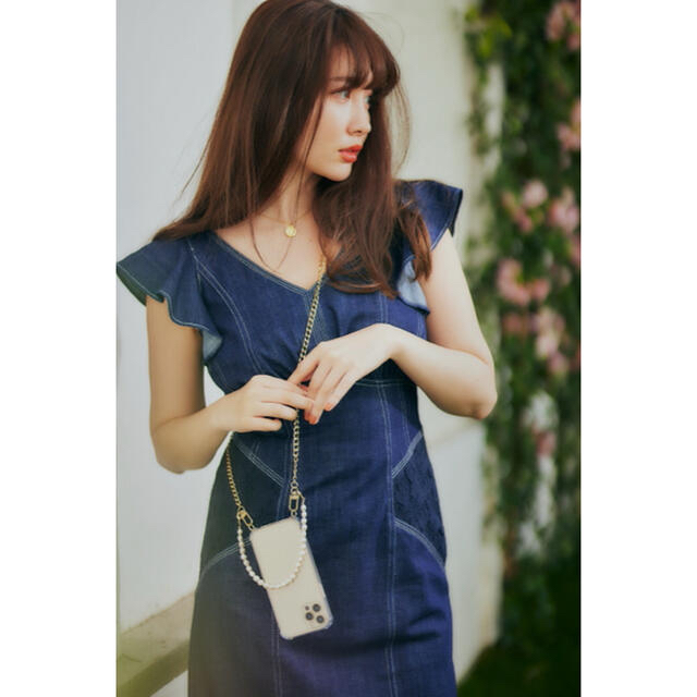 SNIDEL(スナイデル)のRuffled Shoulder Denim Midi Dress デニムワンピ レディースのワンピース(ひざ丈ワンピース)の商品写真