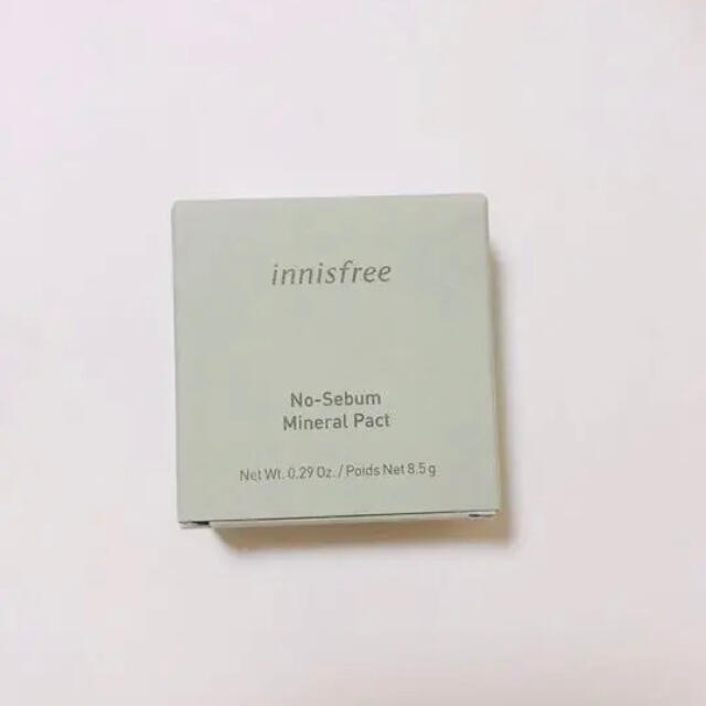 Innisfree(イニスフリー)の[純正規品]イニスフリーノーセバムミネラルパクト8.5g•パフ付き コスメ/美容のベースメイク/化粧品(フェイスパウダー)の商品写真