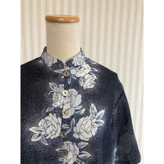 Lochie(ロキエ)の古着　ビンテージ　総柄シャツ　ポリシャツ  レトロ  ヴィンテージ  レディースのトップス(シャツ/ブラウス(半袖/袖なし))の商品写真