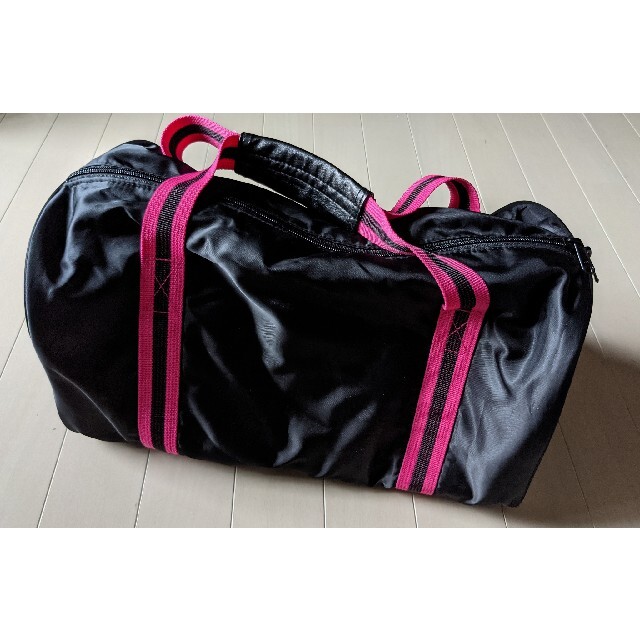JENNI(ジェニィ)のシスタージェニィ★ボストンバッグスポーツバッグ 黒×ピンク 美品 キッズ/ベビー/マタニティのこども用バッグ(その他)の商品写真