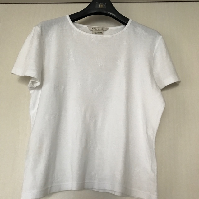 LAURA ASHLEY(ローラアシュレイ)の断捨離　お値下げ　ローラアシュレイ  Tシャツ レディースのトップス(Tシャツ(半袖/袖なし))の商品写真