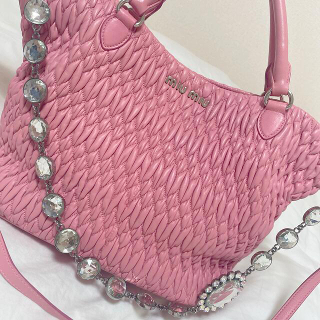 miumiu(ミュウミュウ)のmiumiu♡ピンク♡ビジュー♡バッグ♡ レディースのバッグ(ハンドバッグ)の商品写真