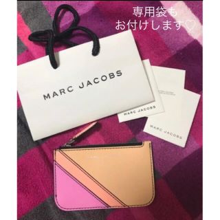 マークジェイコブス(MARC JACOBS)の【美品】マークジェイコブス ピンクグラデ 定期入れ(名刺入れ/定期入れ)