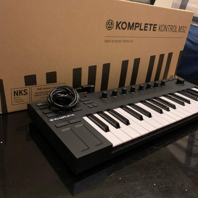 KOMPLETE KONTROL M32 MIDIキーボード 楽器のDTM/DAW(MIDIコントローラー)の商品写真