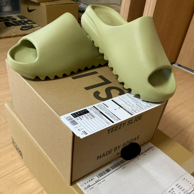 adidas(アディダス)のadidas YEEZY SLIDE RESIN 25.5cm メンズの靴/シューズ(サンダル)の商品写真