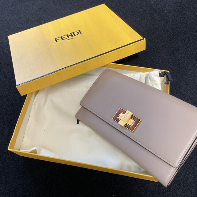 フェンディ ピーカブー 二つ折り長財布 レザー グレーベージュ-