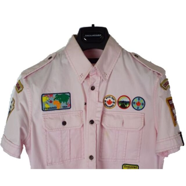 DSQUARED2(ディースクエアード)のディースクエアード ワッペン付き ボーイスカウト半袖シャツ　ピンク　超美品  メンズのトップス(シャツ)の商品写真