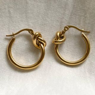 ノット フープピアス ステンレス シルバー ゴールド スモール セリーヌ(ピアス)