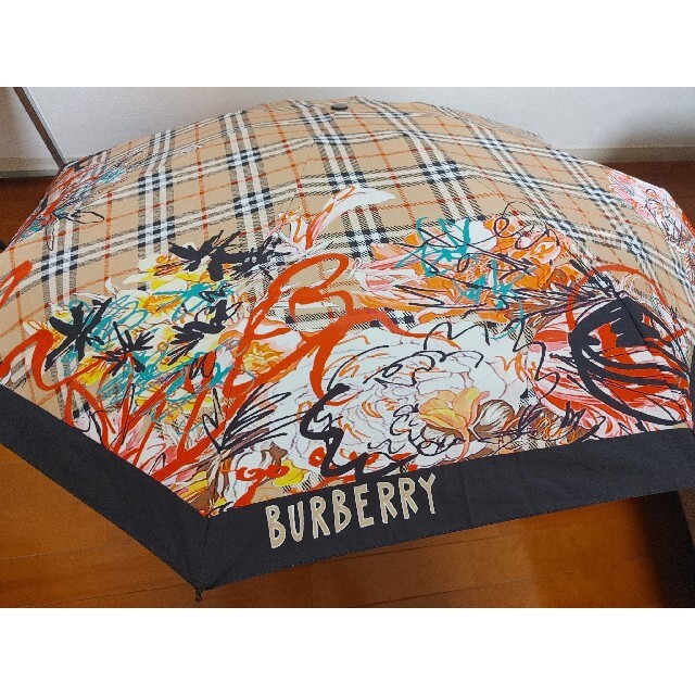 BURBERRY(バーバリー)の☆BURBERRY☆ バーバリー 折りたたみ傘 レディースのファッション小物(傘)の商品写真