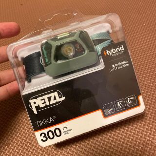 ペツル(PETZL)のPETZL ヘッドライト TIKKA 300ルーメン (新品未使用)(ライト/ランタン)