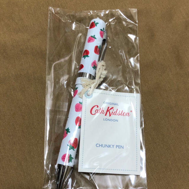 Cath Kidston(キャスキッドソン)の新品★ボールペン　キャスキッドソン  いちご　イチゴ　可愛い！ インテリア/住まい/日用品の文房具(ペン/マーカー)の商品写真