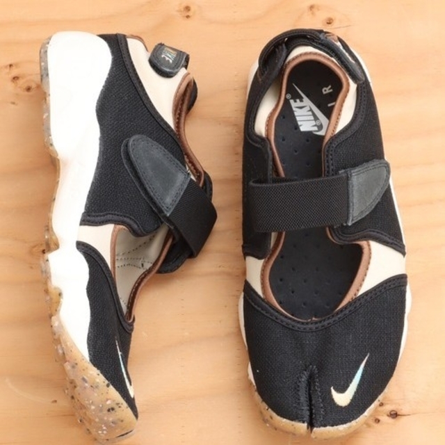 新色！NIKE AIR RIFT ナイキ エアリフト 23cm 黒 ブラック レディースの靴/シューズ(サンダル)の商品写真