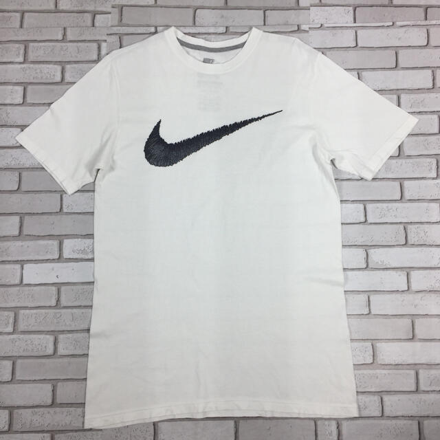 NIKE(ナイキ)の古着 NIKE ナイキ ロゴ ビッグロゴ デカロゴ tシャツ スウォッシュ メンズのトップス(Tシャツ/カットソー(半袖/袖なし))の商品写真