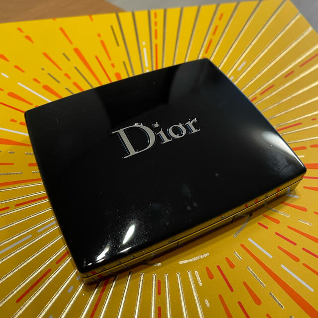 Dior(ディオール)の美品　DIOR 限定　サンククルール　celebrate in gold コスメ/美容のベースメイク/化粧品(アイシャドウ)の商品写真