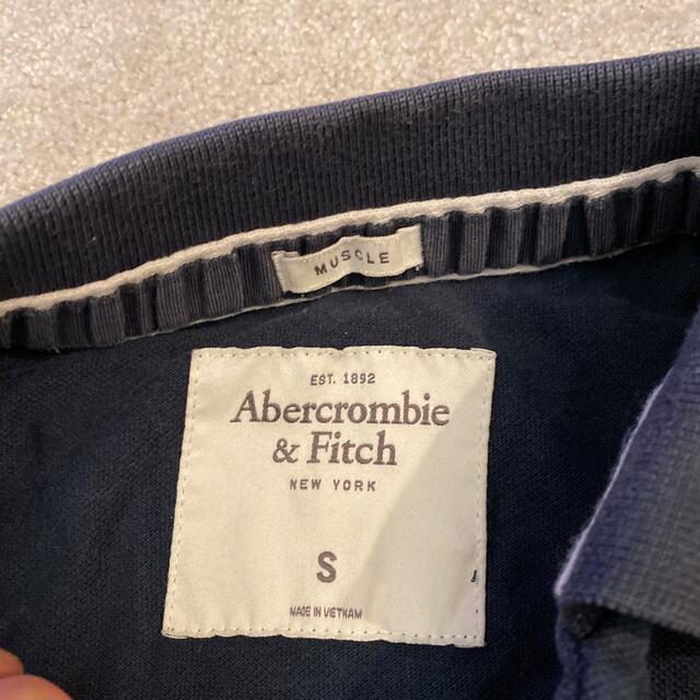 Abercrombie&Fitch(アバクロンビーアンドフィッチ)のアバクロ　abercrombie&fitch ポロシャツ　黒　紺 メンズのトップス(ポロシャツ)の商品写真