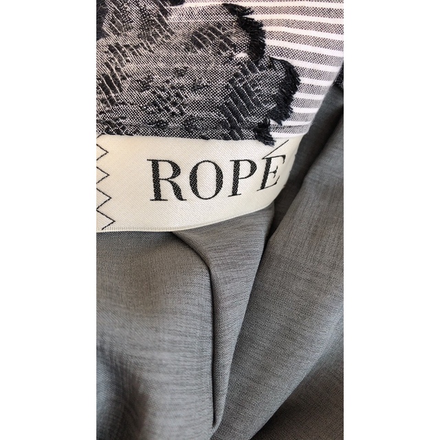 ROPE’(ロペ)のROPE ロペ　フラワー柄　花柄　スカート　グレー　38 レディースのスカート(ひざ丈スカート)の商品写真