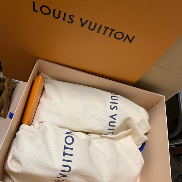 LOUIS VUITTON(ルイヴィトン)の【送料込】LV ルイヴィトン　トレイナースニーカー　ネイビー　24.5 メンズの靴/シューズ(スニーカー)の商品写真