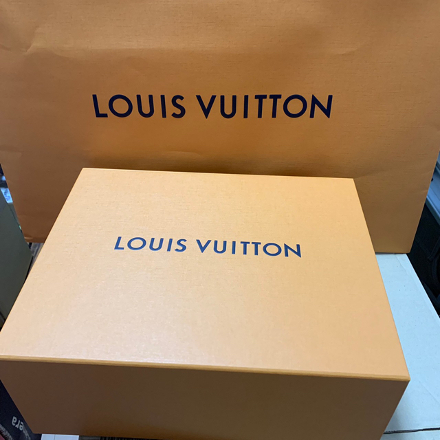 LOUIS VUITTON(ルイヴィトン)の【送料込】LV ルイヴィトン　トレイナースニーカー　ネイビー　24.5 メンズの靴/シューズ(スニーカー)の商品写真