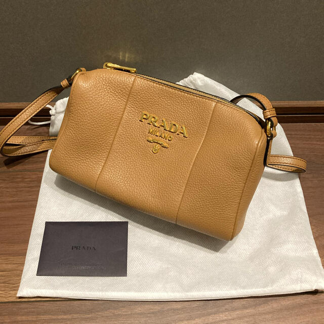 人気新品 PRADA ショルダーバッグ キャメル 【美品】PRADA
