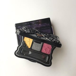 アナスイ(ANNA SUI)の新品未使用　アナスイ　アイカラートリオ06フランボヤンとフラワー　　(ラメ)(アイシャドウ)