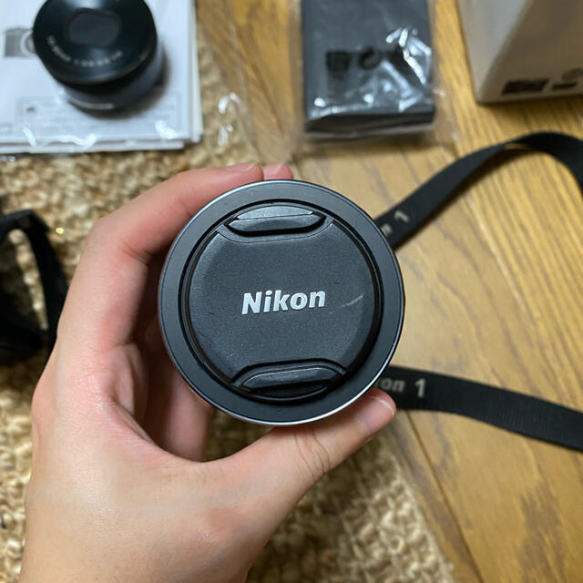 Nikon(ニコン)のNIKON1 j5 ミラーレス一眼レフ　ブラック　ダブルレンズキット スマホ/家電/カメラのカメラ(ミラーレス一眼)の商品写真