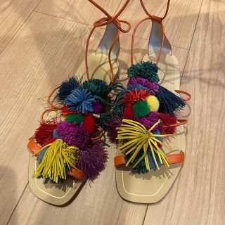 ザラ(ZARA)の【定価1万円】ZARAザラ マルチカラー フリンジ フラットサンダル36【美品】(サンダル)